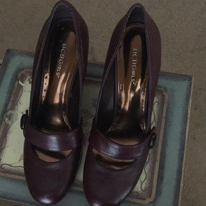 Dark brown wedges